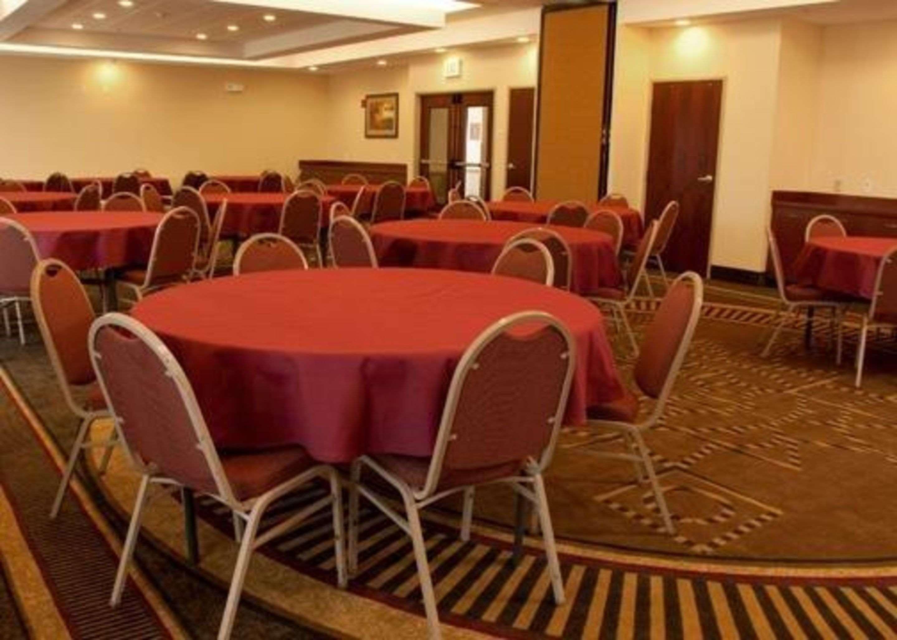 Comfort Inn & Suites Kent - University Area Extérieur photo