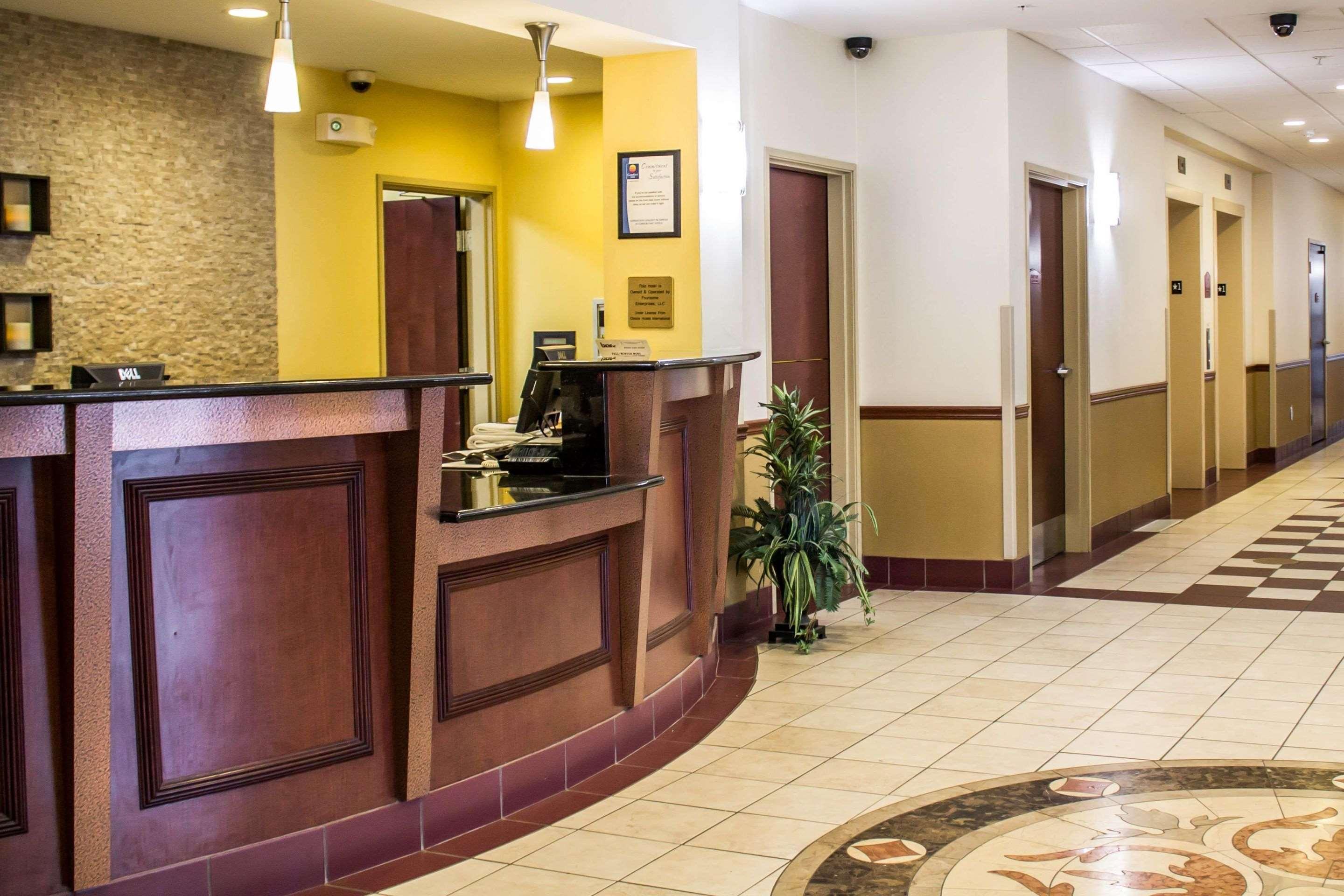 Comfort Inn & Suites Kent - University Area Extérieur photo